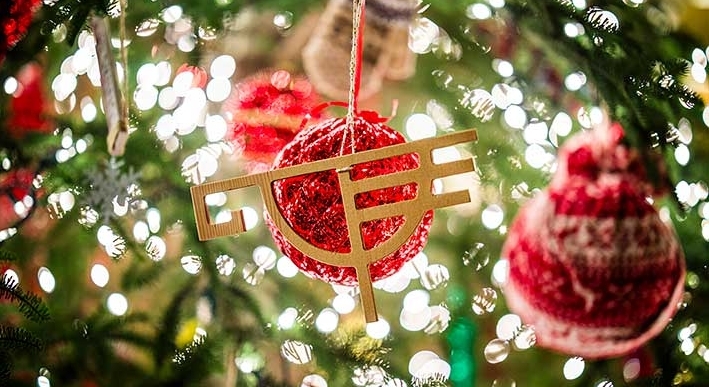 TIMBERLINE SNOWGOOSE TREE ORNAMENT ON A CHRISTMAS TREE