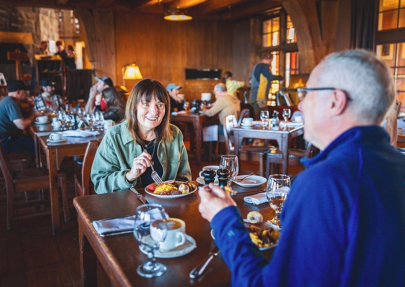 COUPLE ENJOYING THE BREAKFAST BUFFET AT TIMBERLINE'S CASCADE DINING ROOM