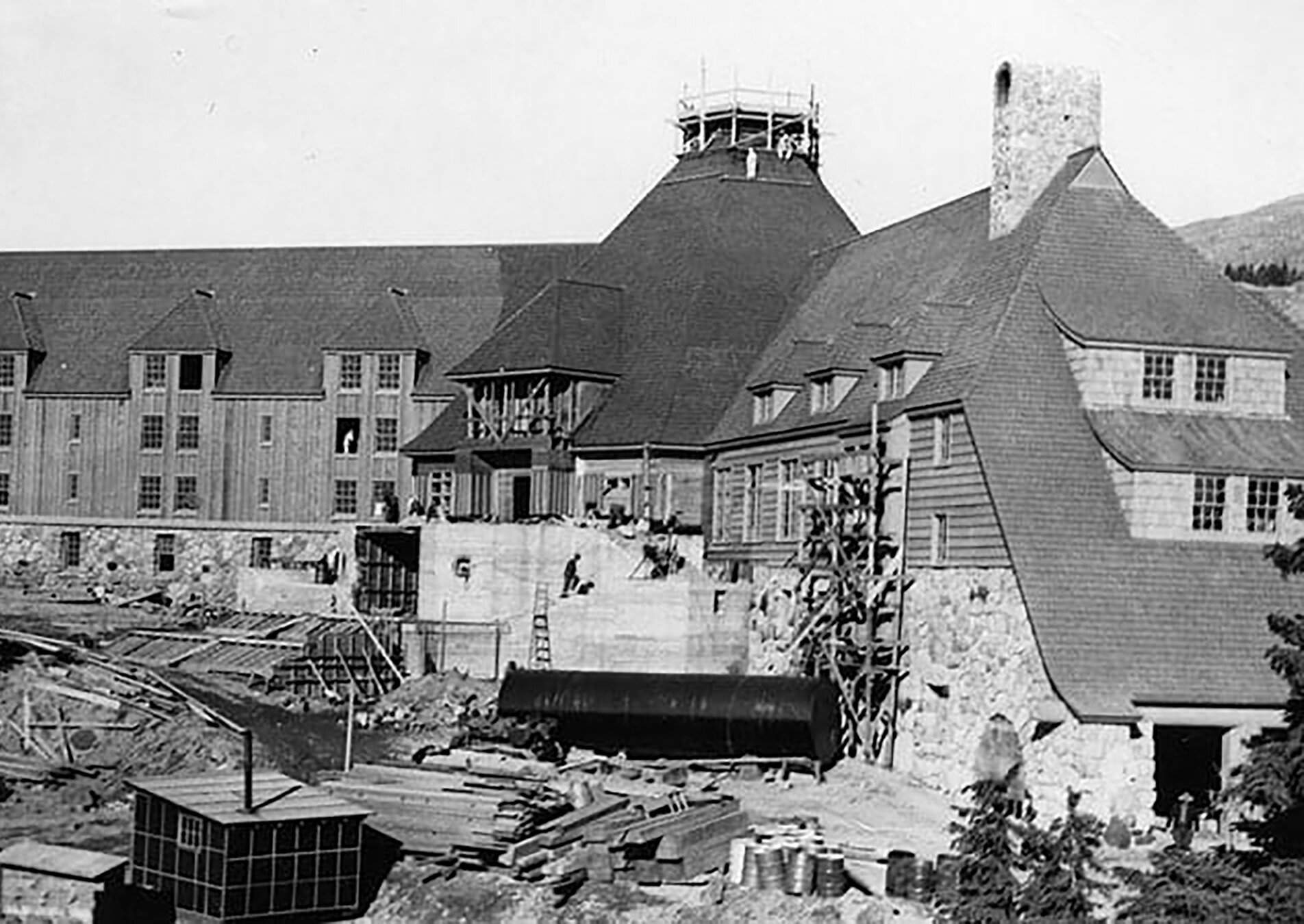 Historic black & white image of Timberline Lodge during construction