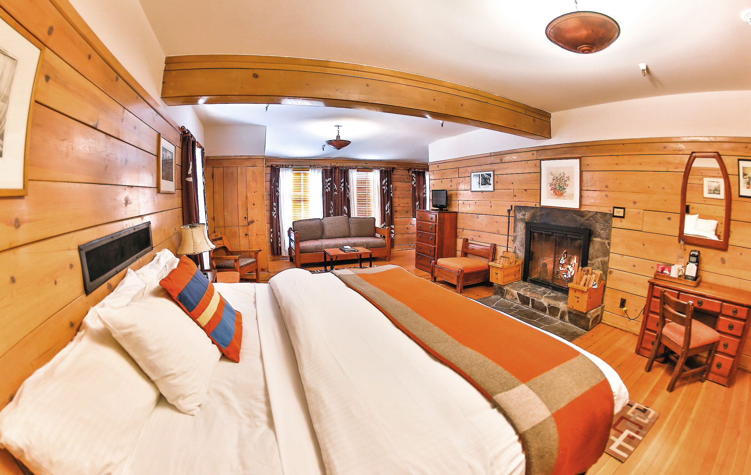 A King Fireplace with space for a twin rollaway bed